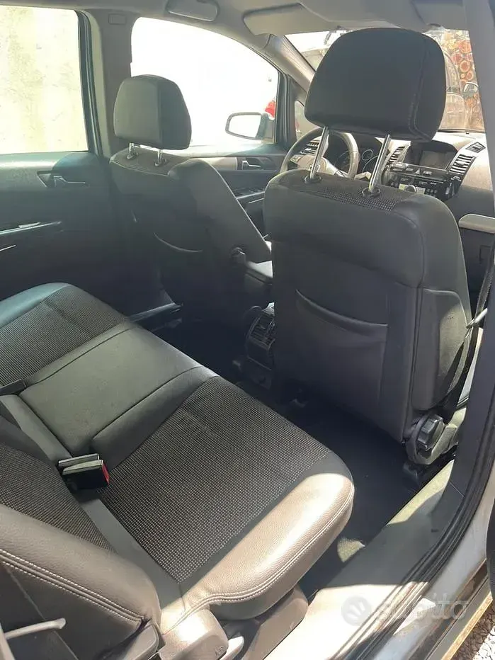 Usata Opel Zafira 150 CV (110 kW) 2009 Grigio Monovolume