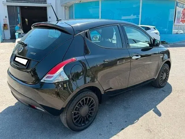 Usata Lancia Ypsilon 69 CV (50 kW) 2022 Nero Utilitaria