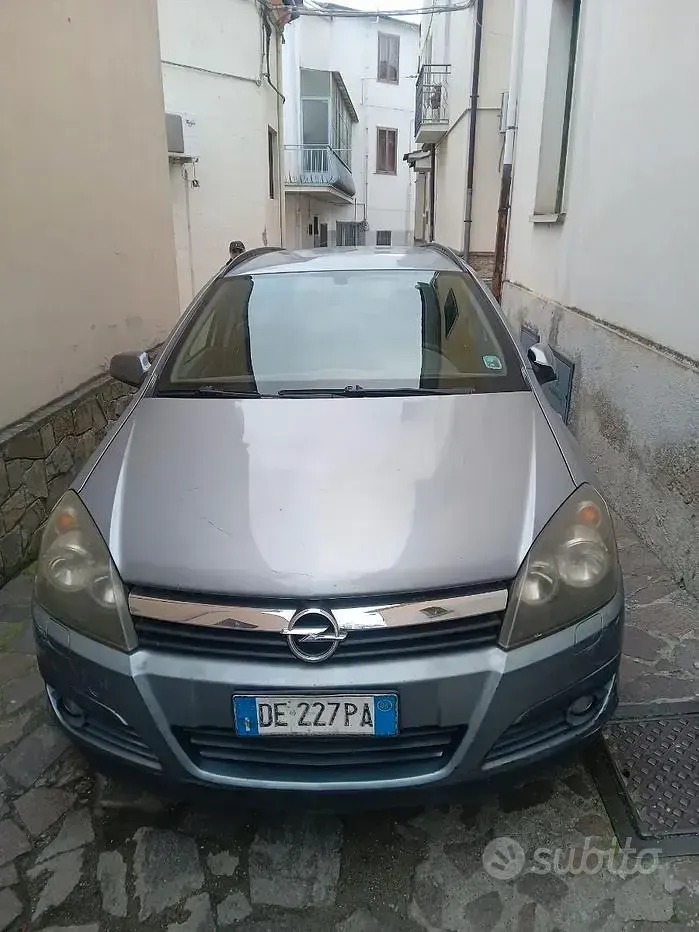 Usata Opel Astra 101 CV (74 kW) 2007 Grigio Station wagon