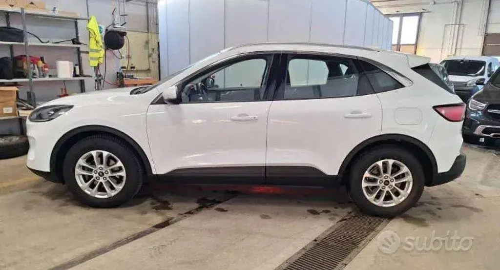 Usado Ford Kuga Business Edition 120 CV (88 kW) 2021 Blanco SUV