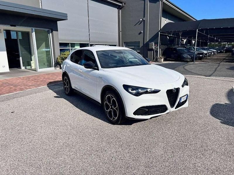 Usata Alfa Romeo Stelvio Veloce 210 CV (154 kW) 2024 Bianco(met.) SUV