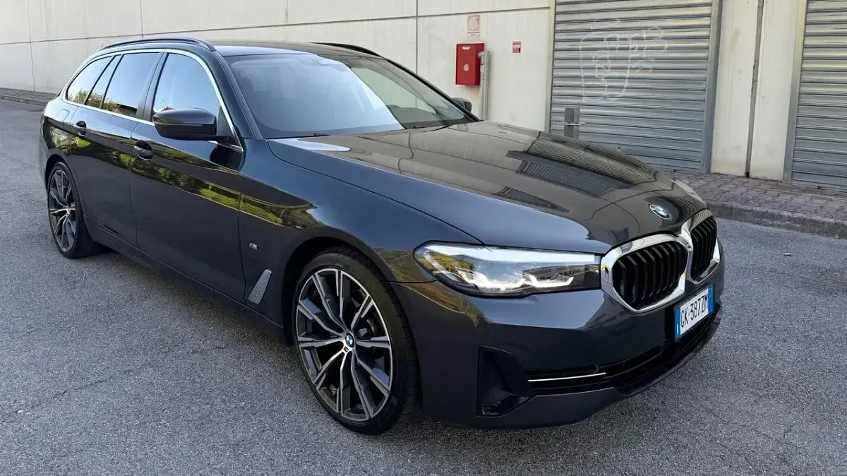 Usata BMW 520 M Sport 190 CV (139 kW) 2022 Grigio Berlina