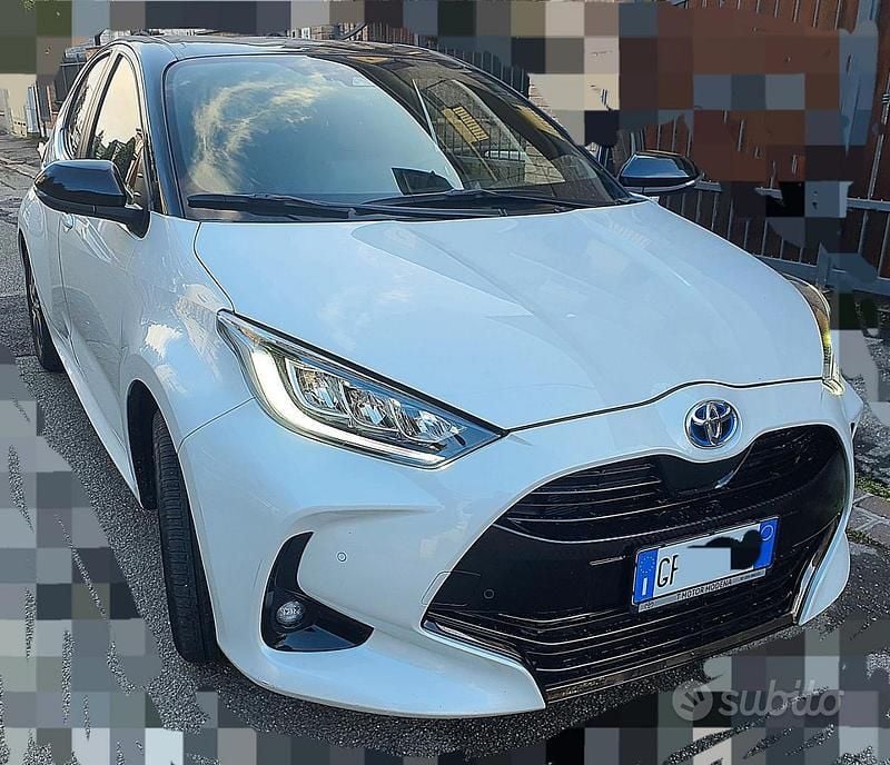 Bianco Usata 2022 Toyota Yaris Style Due volumi | 19.700 € (Buon prezzo) - Immagine 1/4
