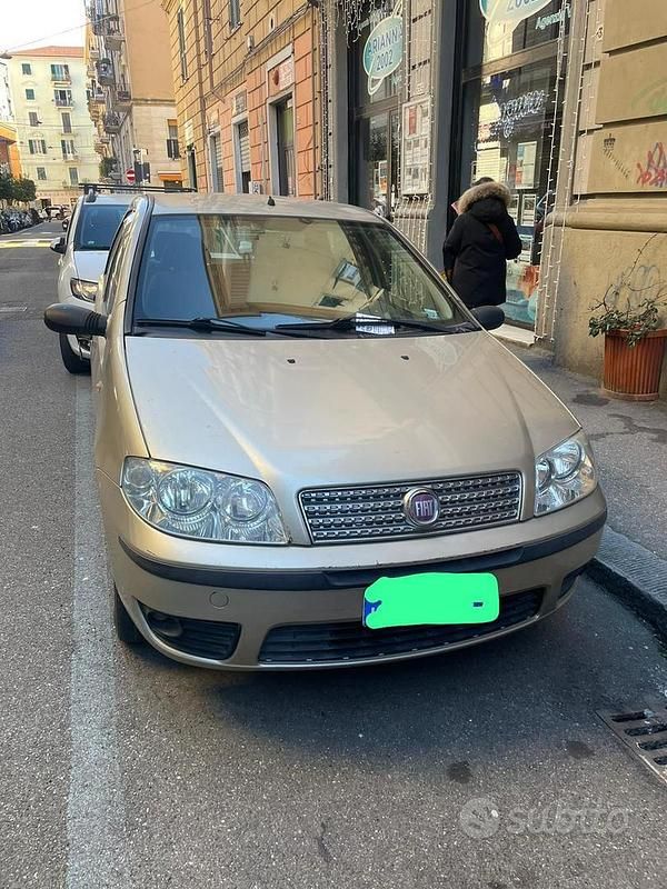 Usata 2009 Fiat Punto Tre volumi | 2500 € - Immagine 1/4