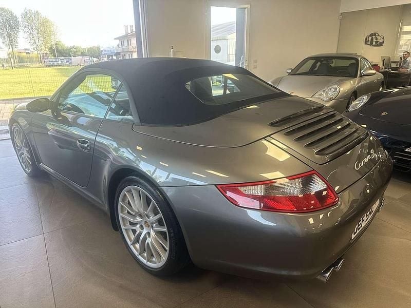 Usata Porsche 911 Carrera S Cabriolet 355 CV (261 kW) 2008 Grigio meteorite met. Cabrio