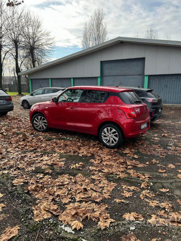 Usata 2021 Suzuki Swift Tre volumi | 14.500 € (Buon prezzo) - Immagine 1/4