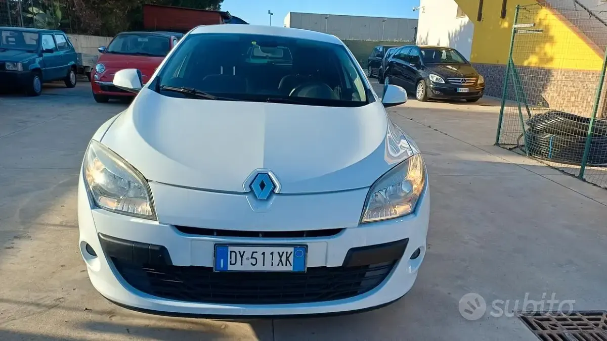 Usata Renault Mégane Dynamique 110 CV (80 kW) 2009 Bianco Berlina