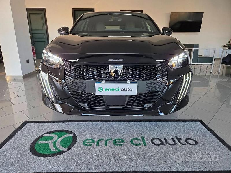 Usata Peugeot 208 GT 110 CV (80 kW) 2025 Nero Utilitaria