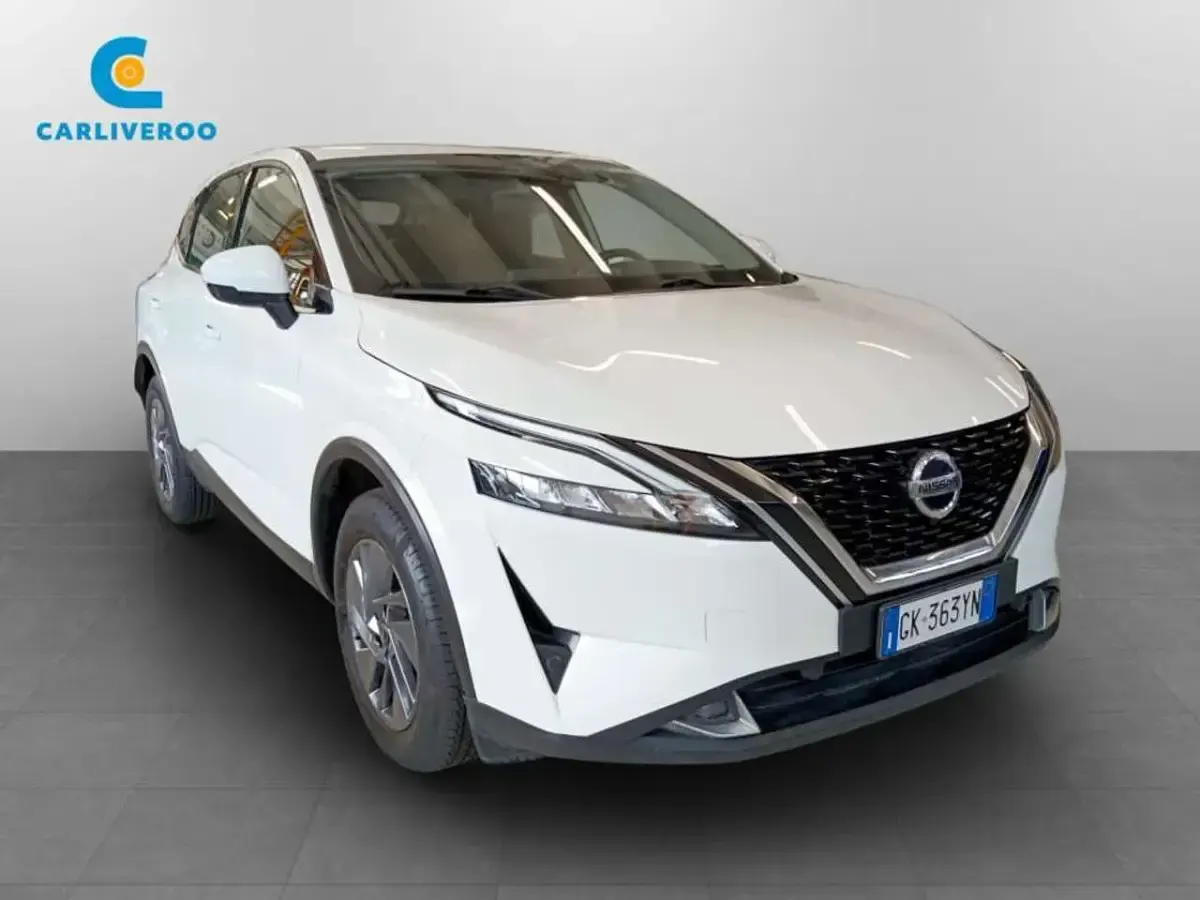 Usata Nissan Qashqai Acenta 140 CV (102 kW) 2022 White pearl brilliant SUV