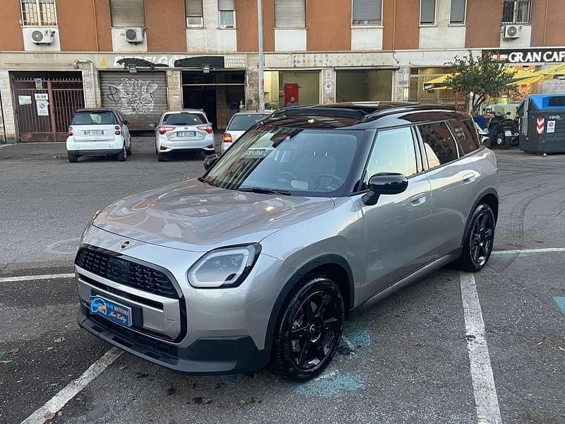 Grigio Usata 2024 Mini Cooper Countryman Favoured SUV | 35.490 € (Buon prezzo) - Immagine 1/4
