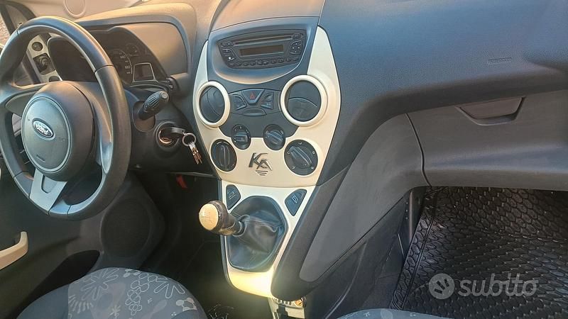 Usata Ford Ka Titanium 69 CV (50 kW) 2014 Grigio Utilitaria