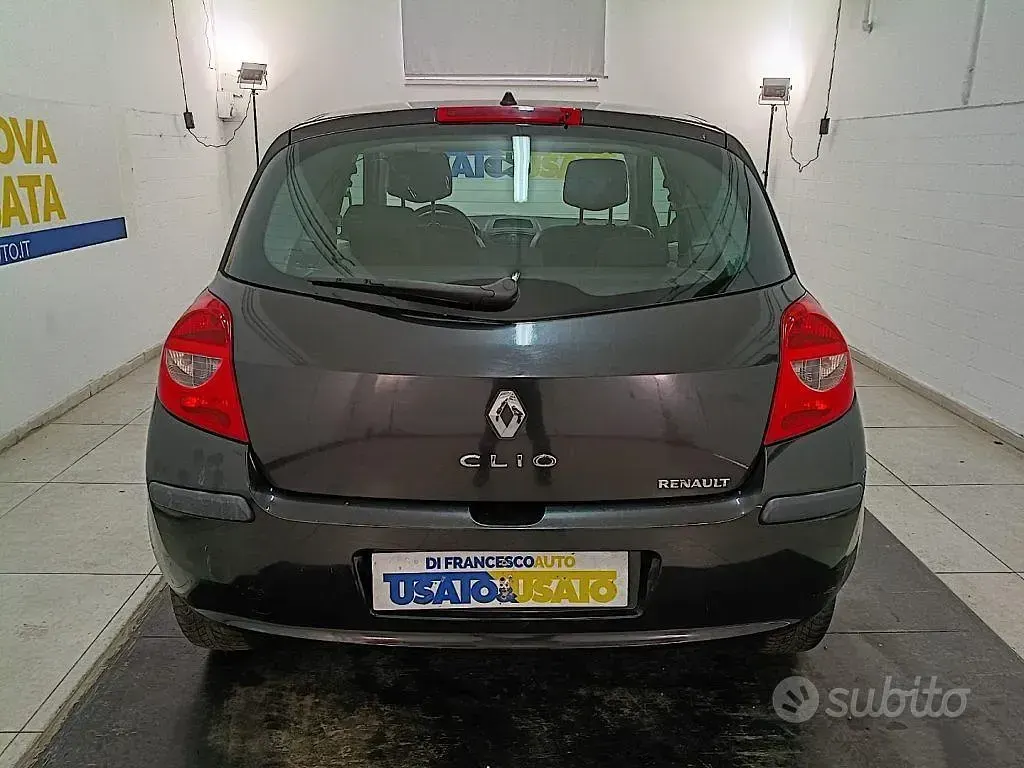 Usata Renault Clio 98 CV (72 kW) 2006 Nero Utilitaria