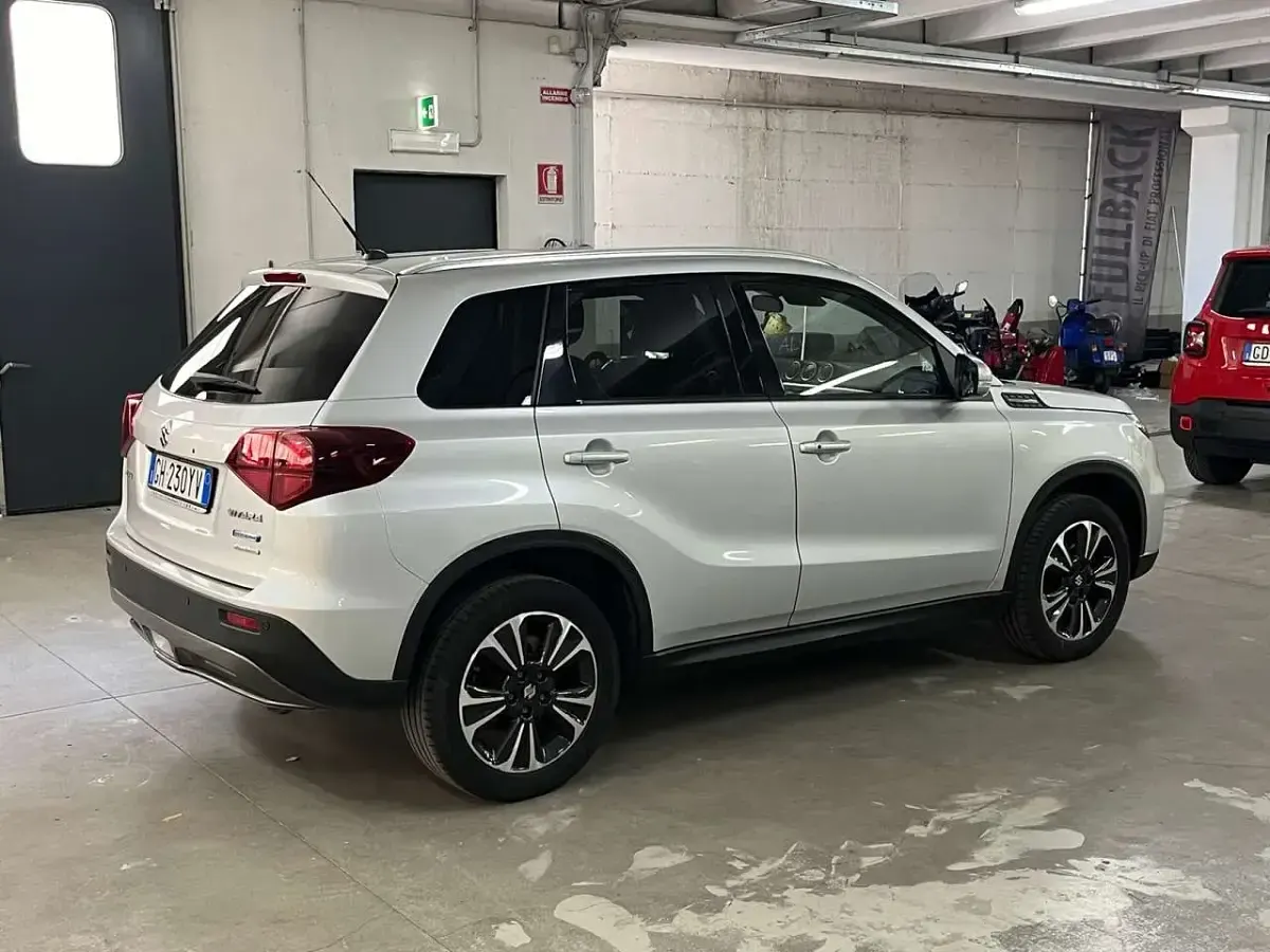 Usata Suzuki Vitara 129 CV (94 kW) 2021 001grigio argento SUV