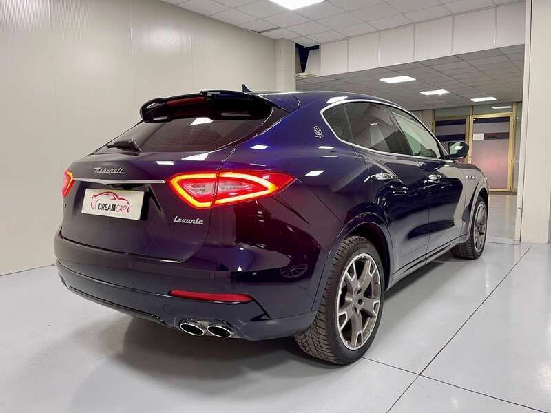 Usata Maserati Levante 250 CV (183 kW) 2018 Blu/azzurro SUV