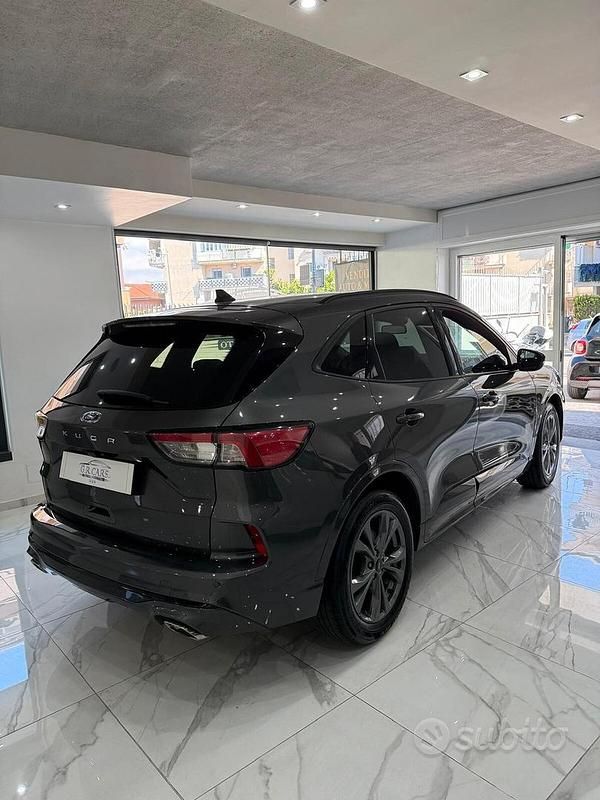 Usata Ford Kuga ST-Line 120 CV (88 kW) 2021 Grigio SUV