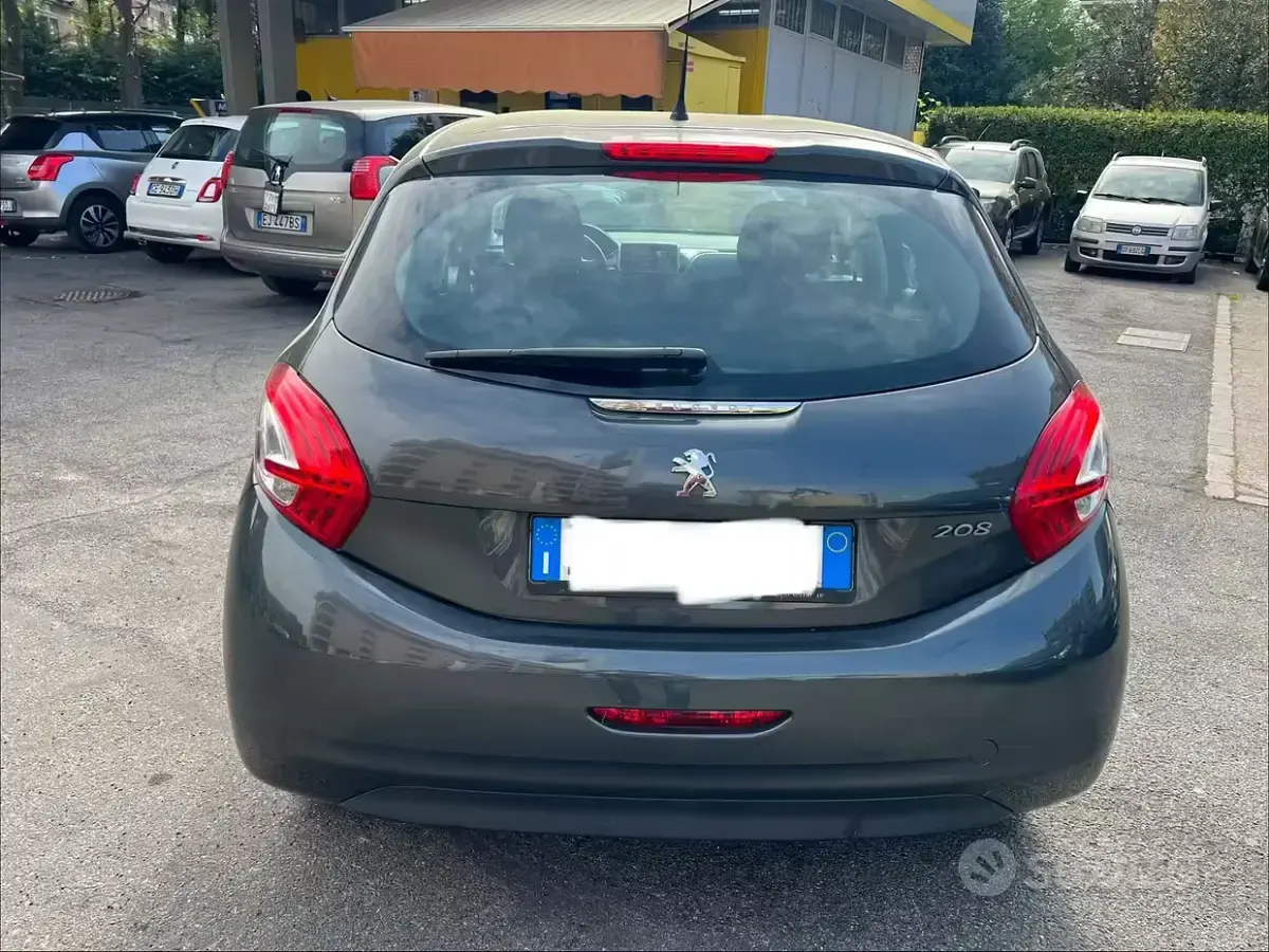 Usata Peugeot 208 Access 68 CV (50 kW) 2015 Grigio Utilitaria