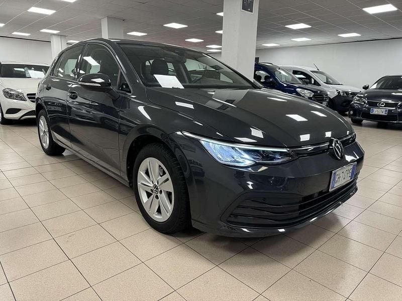 Grigio Usata 2022 VW Golf VIII Life Tre volumi | 14.900 € (Ottimo prezzo) - Immagine 1/4