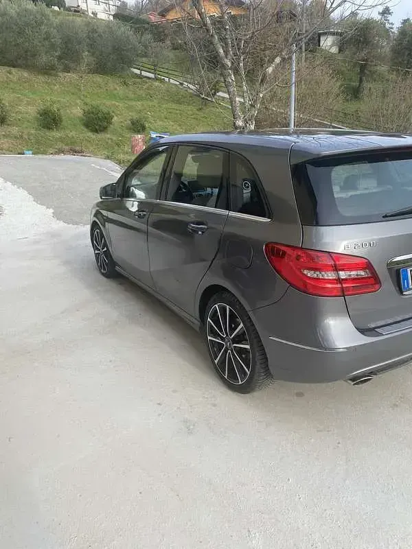 Usata Mercedes B200 Executive 136 CV (100 kW) 2012 Utilitaria