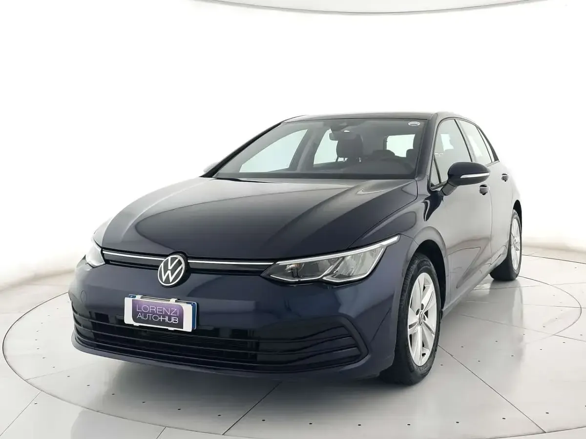 Usata VW Golf VIII Life 131 CV (96 kW) 2022 Blu metallizzato Berlina
