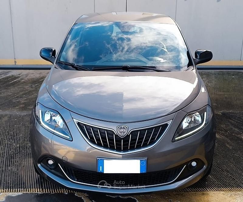 Usata Lancia Ypsilon 69 CV (50 kW) 2023 Gray Utilitaria