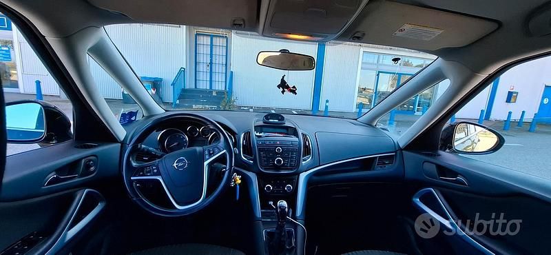 Usata Opel Zafira 150 CV (110 kW) 2012 Marrone Monovolume
