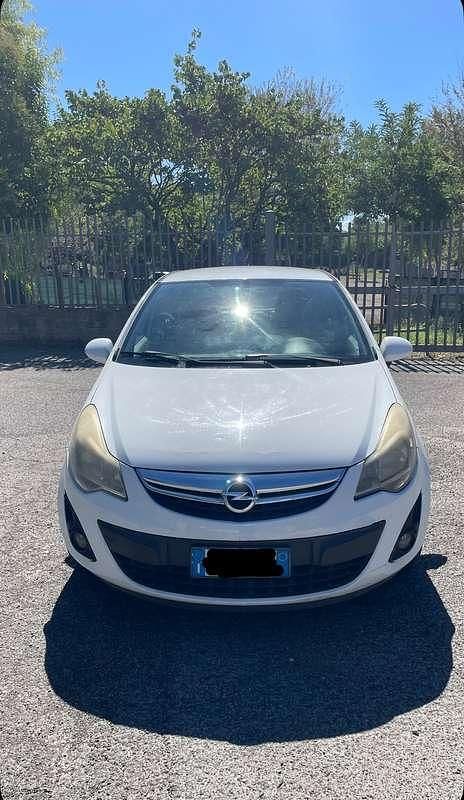 Usata Opel Corsa Club 86 CV (63 kW) 2011 Berlina