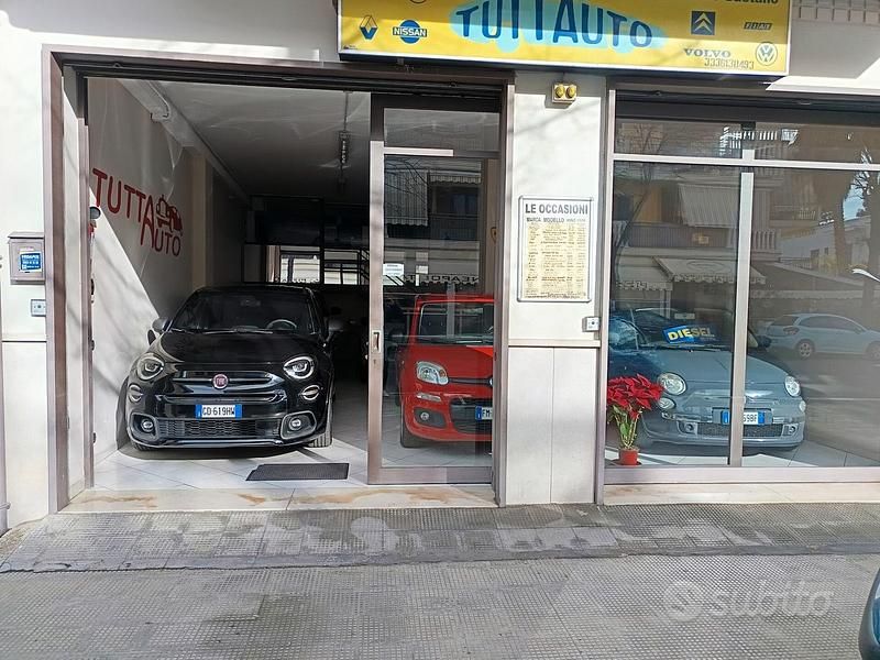 Usata Nissan Pixo Acenta 68 CV (50 kW) 2012 Blu Utilitaria