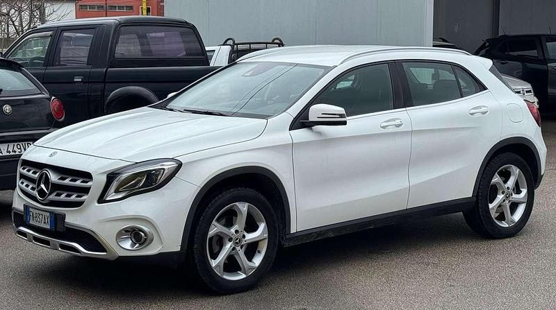 Usata Mercedes GLA180 109 CV (80 kW) 2018 Bianco SUV