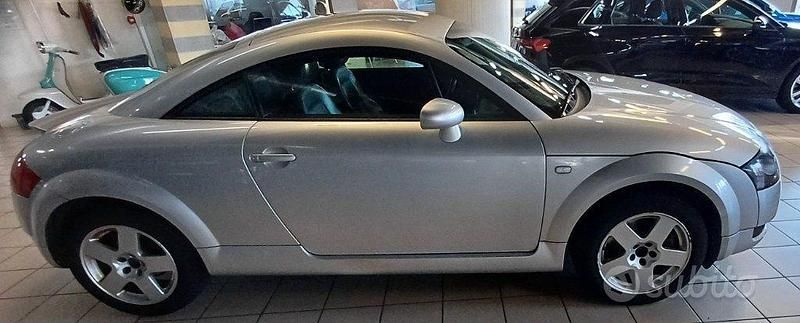 Begagnad Audi TT 179 HK (131 kW) 2000 Grå Sportkupé