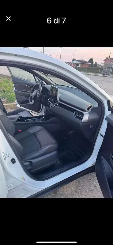 Usata Toyota C-HR Lounge 98 CV (72 kW) 2017 SUV