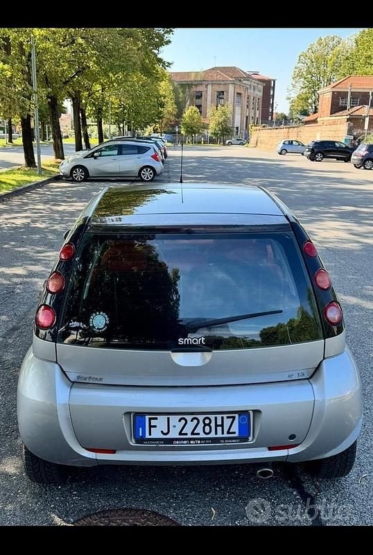 Usata Smart ForFour Passion 95 CV (69 kW) 2005 Gray Utilitaria