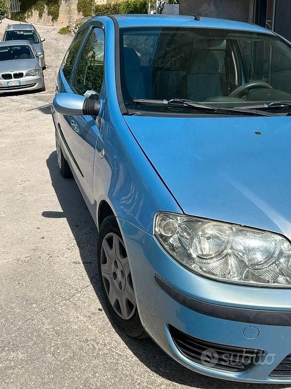 Usata Fiat Punto 69 CV (50 kW) 2007 Blu/azzurro Berlina