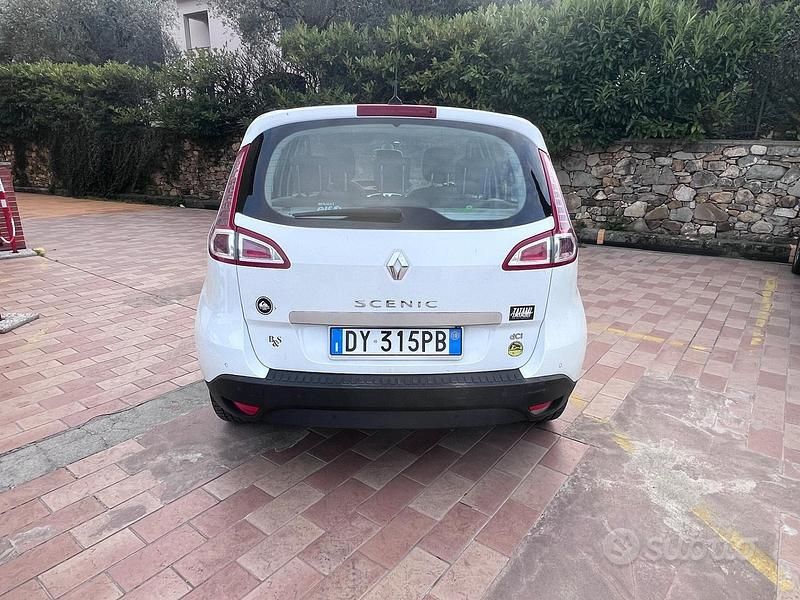 Usata Renault Scénic III Luxe 130 CV (95 kW) 2010 Bianco Monovolume