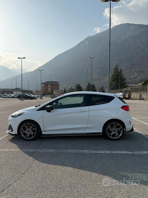 Usata Ford Fiesta ST 200 CV (147 kW) 2018 Bianco Utilitaria