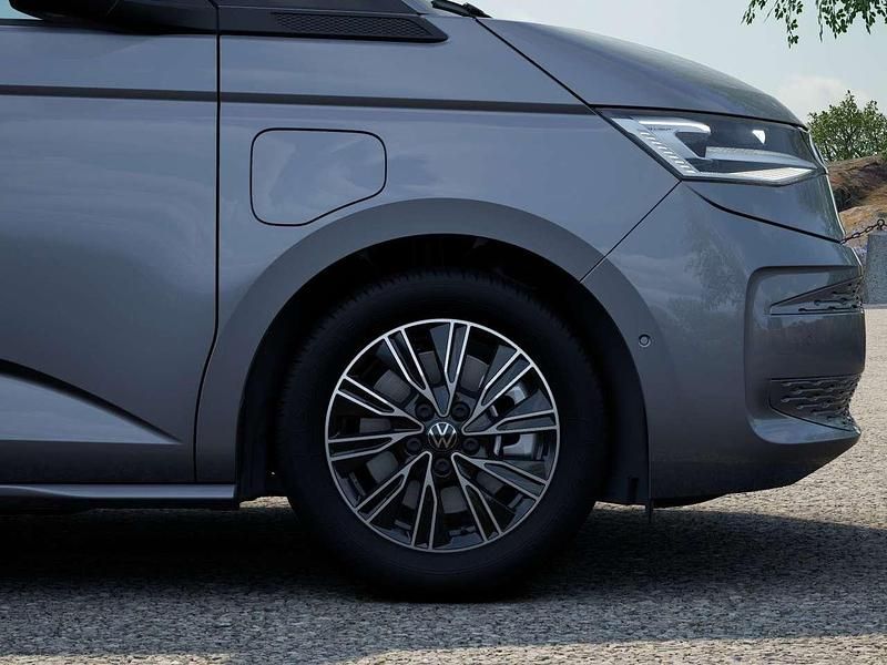 Usata VW Multivan 218 CV (160 kW) 2024 Grigio indio metallizzato Furgone