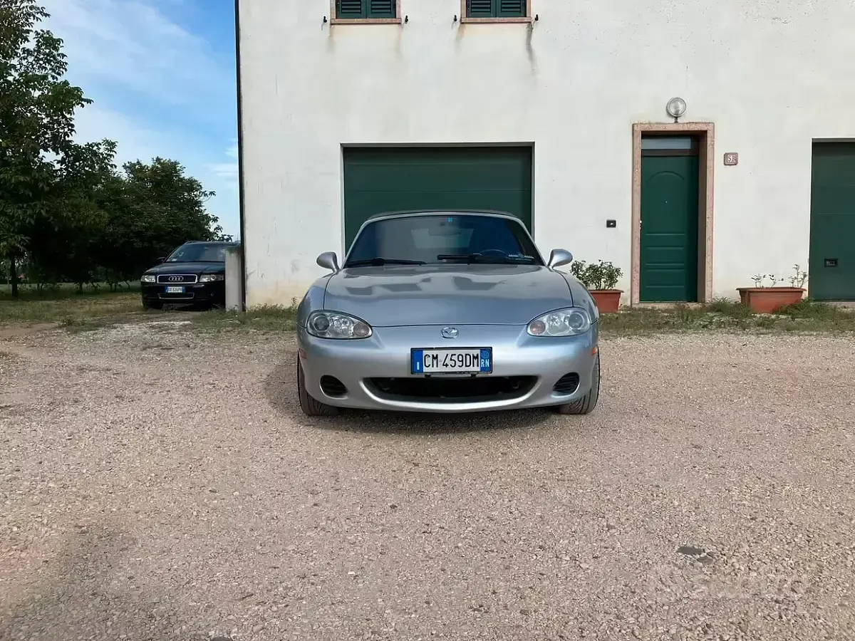 Usata Mazda MX5 110 CV (80 kW) 2004 Grigio Cabrio
