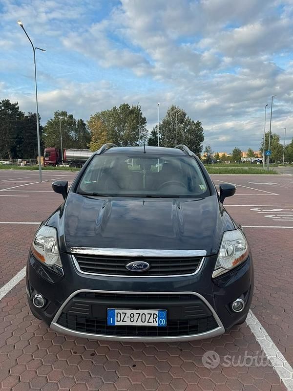 Usata Ford Kuga 140 CV (102 kW) 2010 Grigio SUV