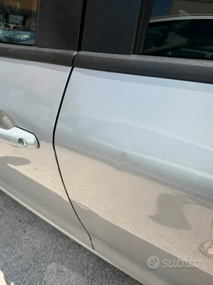 Usata Peugeot 208 68 CV (50 kW) 2015 Grigio Utilitaria