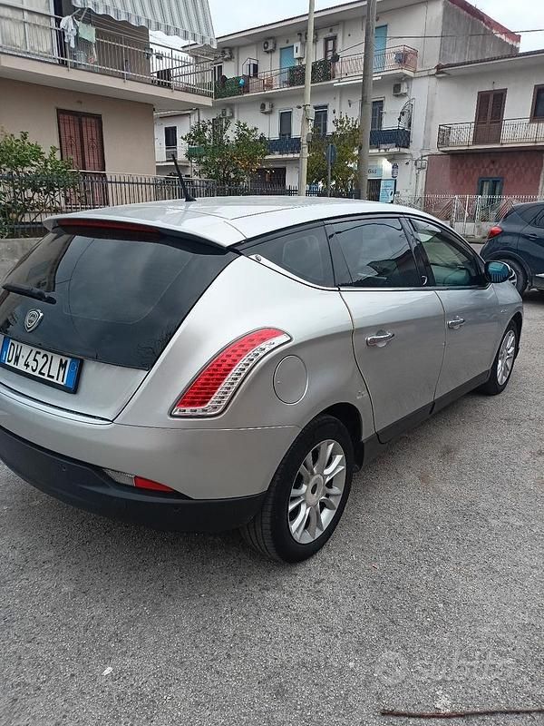 Usata Lancia Delta 120 CV (88 kW) 2010 Grigio Utilitaria