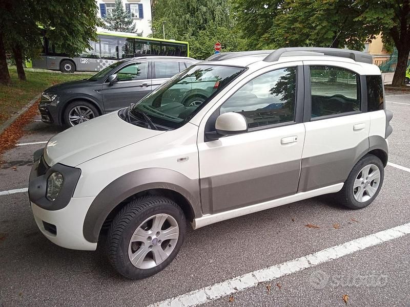 Bianco Usata 2011 Fiat Panda Cross Cross Due volumi | 6590 € (Ottimo prezzo) - Immagine 1/4