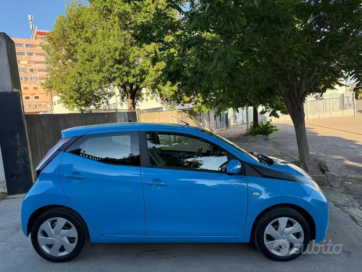 Usata Toyota Aygo X-play 69 CV (50 kW) 2016 Bianco Utilitaria