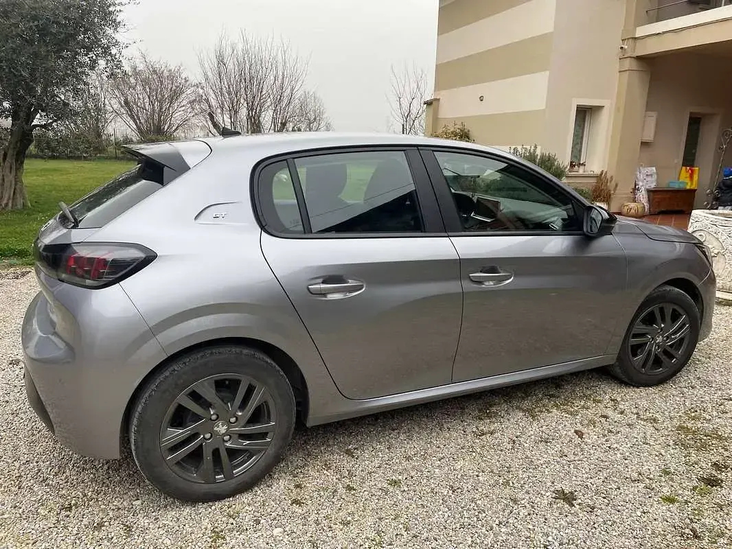 Usata Peugeot 208 Active 75 CV (55 kW) 2022 Grigio Utilitaria