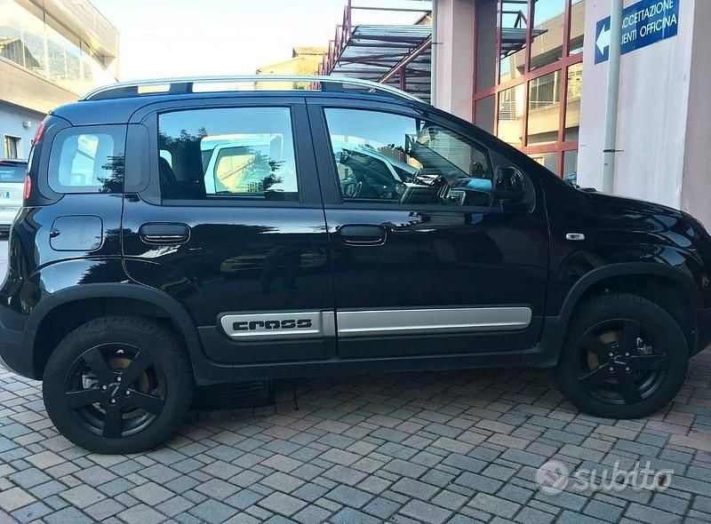 Usata Fiat Panda Cross Cross 90 CV (66 kW) 2017 Nero Utilitaria