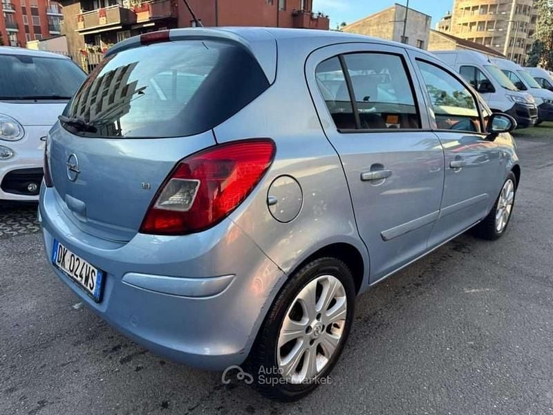 Usata Opel Corsa Cosmo 90 CV (66 kW) 2007 Blu Utilitaria