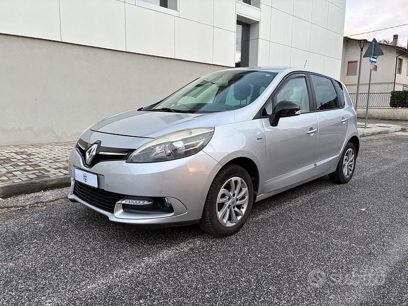 Usata Renault Scénic III LIMITED 110 CV (80 kW) 2016 Grigio Monovolume