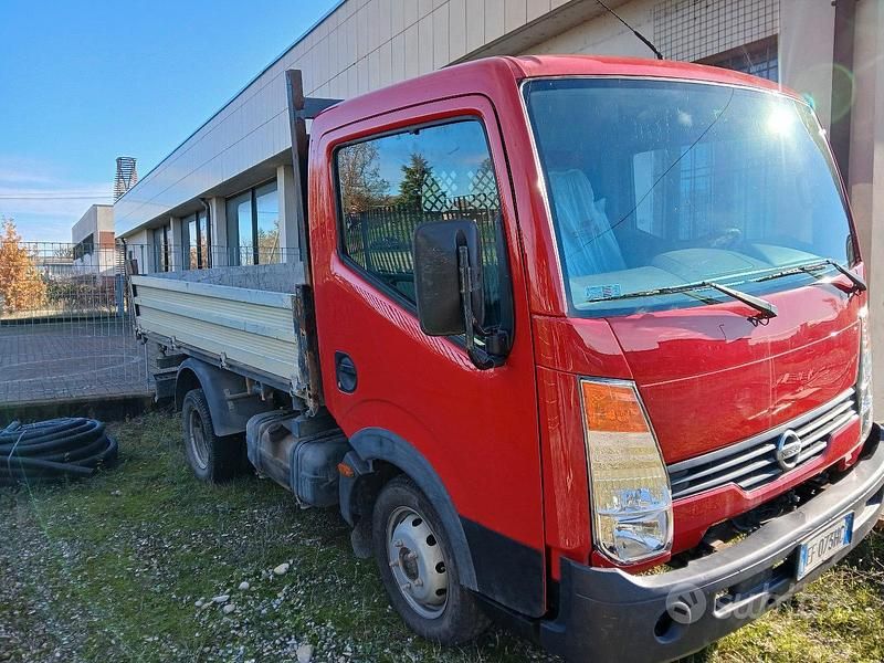 Rosso Usata 2011 Nissan Cabstar Pick-up | 16.000 € - Immagine 1/2