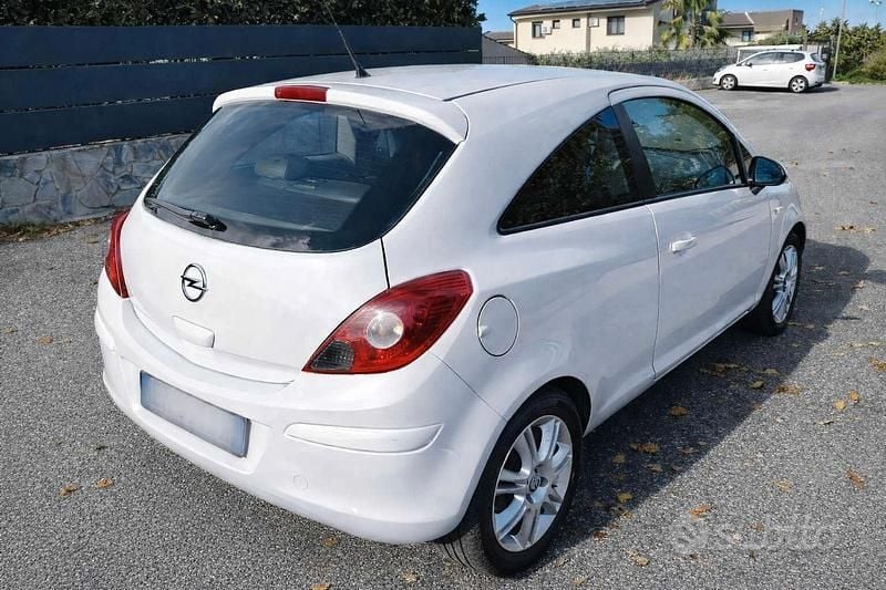 Usata Opel Corsa 85 CV (62 kW) 2013 Bianco Utilitaria