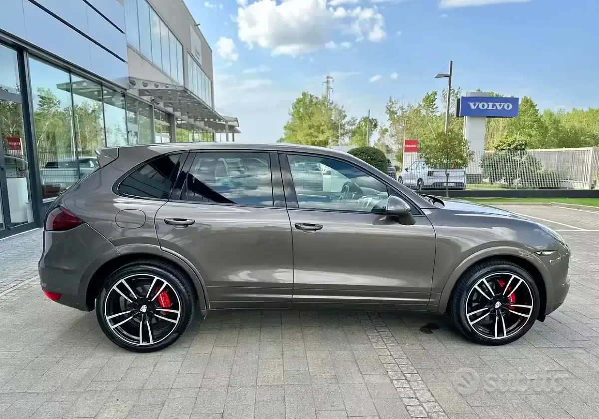 Usata Porsche Cayenne 240 CV (176 kW) 2010 SUV