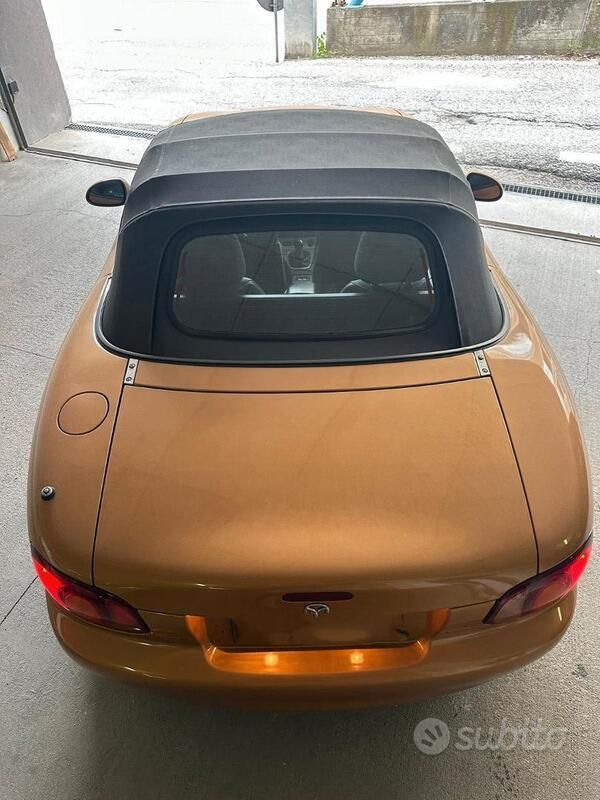 Usata Mazda MX5 110 CV (80 kW) 1998 Arancione Cabrio