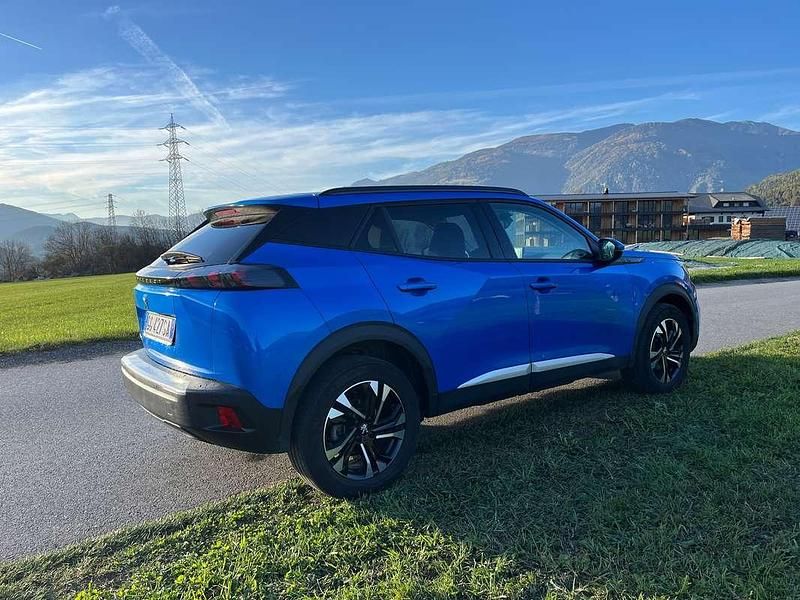 Usata Peugeot e-2008 Allure 100 kW (136 CV) 2022 Blu/azzurro SUV